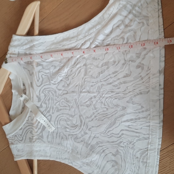 LULULEMON Sz 4 Loose Fit Semi Sheer Cropped Tank VGUC - Picture 5 of 6